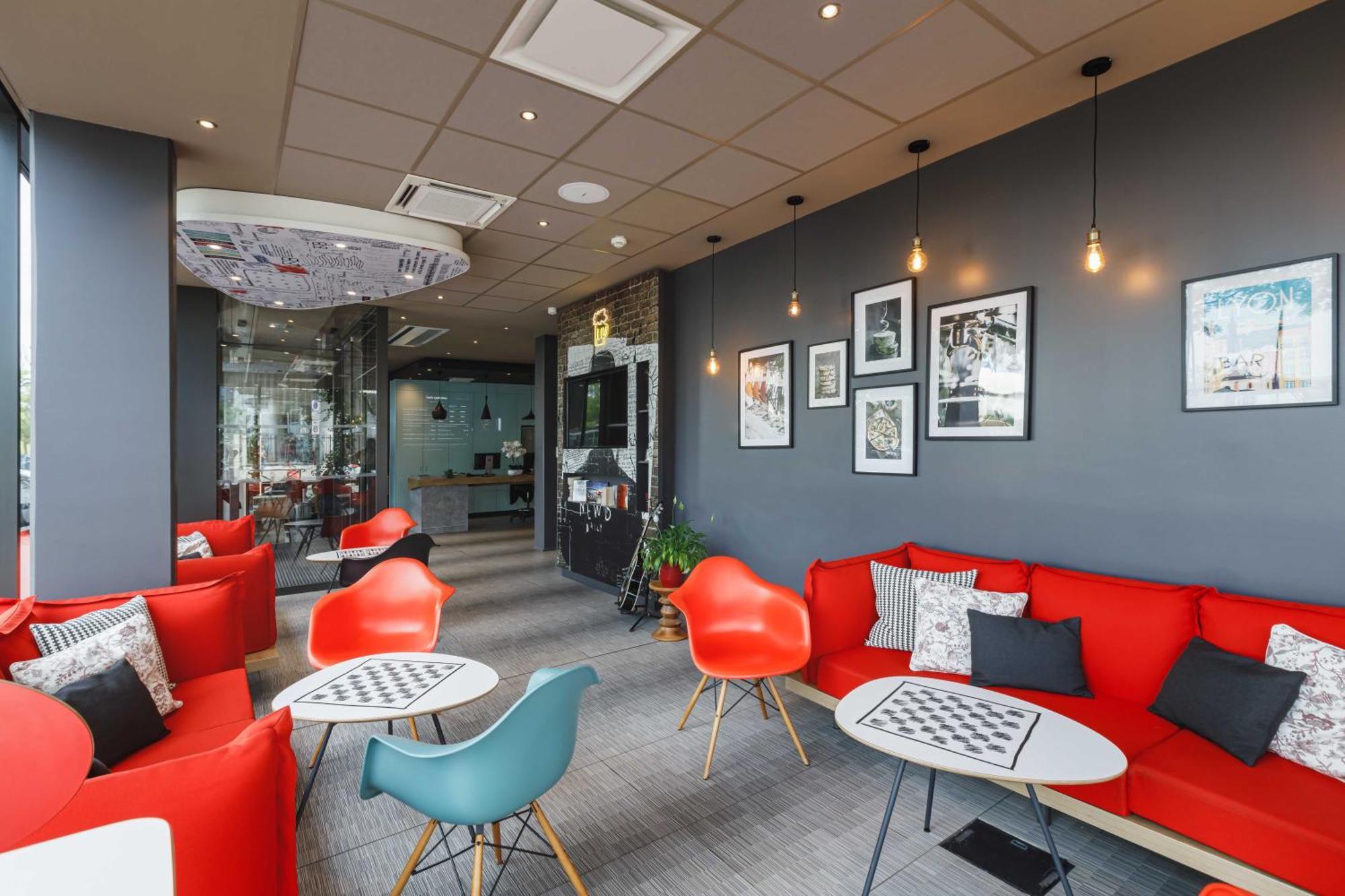 Ibis Lyon Carre De Soie 3*