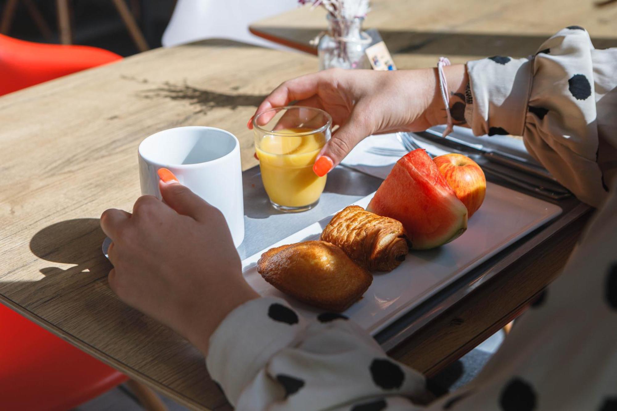Hotel Ibis Lyon Carre De Soie 3*